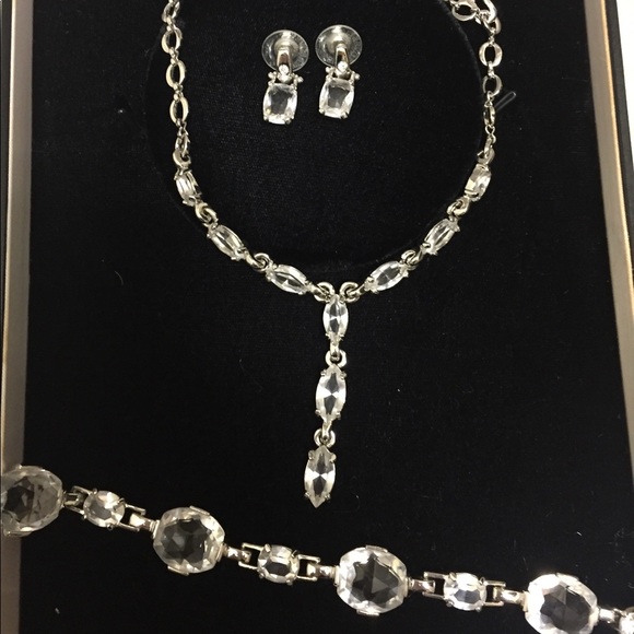 Swarovski Jewelry - Swarovski necklace set